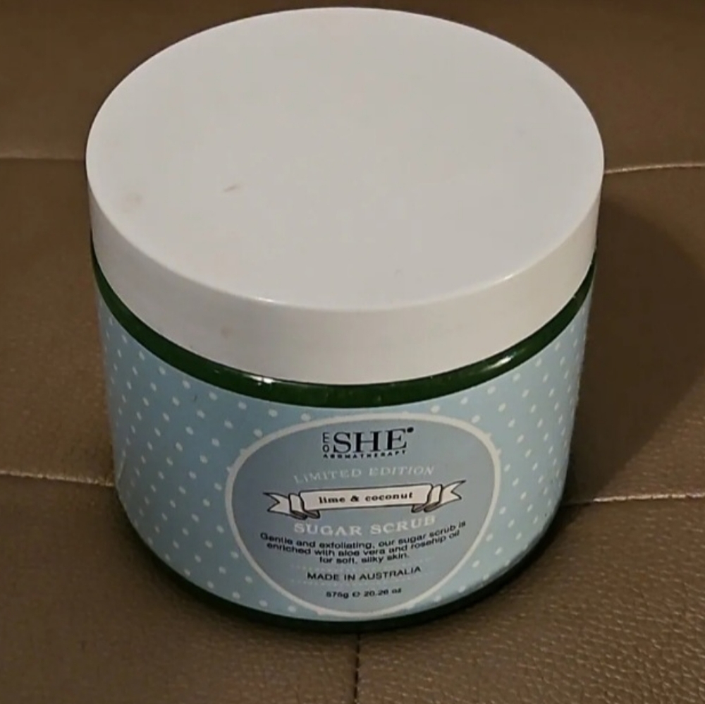 OM SHE Aromatherapy Coconut & Lime Sugar Scrub LIMITED EDITION RARE
